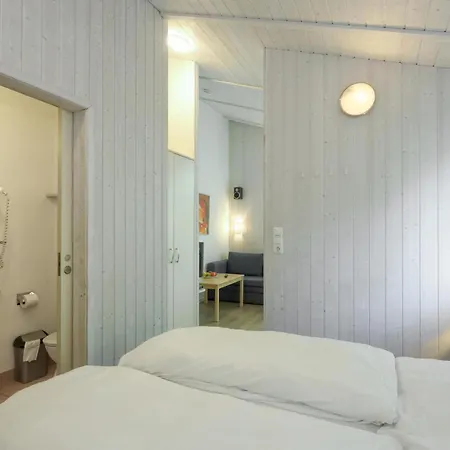 Schmugglerstieg 13a - Dorf 5 *